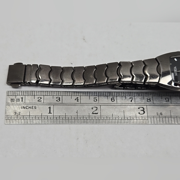 Womens Mseta Bracelet Dark Gray Black Tone Quartz Watch 8251L New Battery - Picture 8 of 10